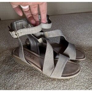 The Flexx Wedge Sandal Pewter-Colored Lizard-Embossed Leather Size 8